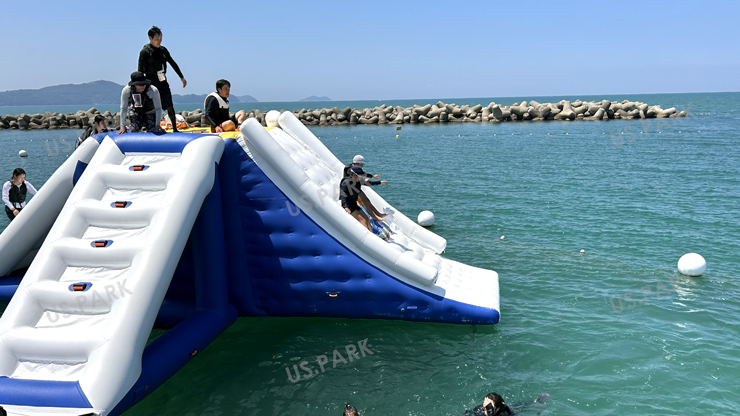 海上エアーアスレチック滑り台